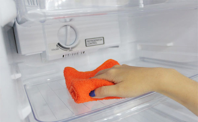 Tủ lạnh bị chảy nước