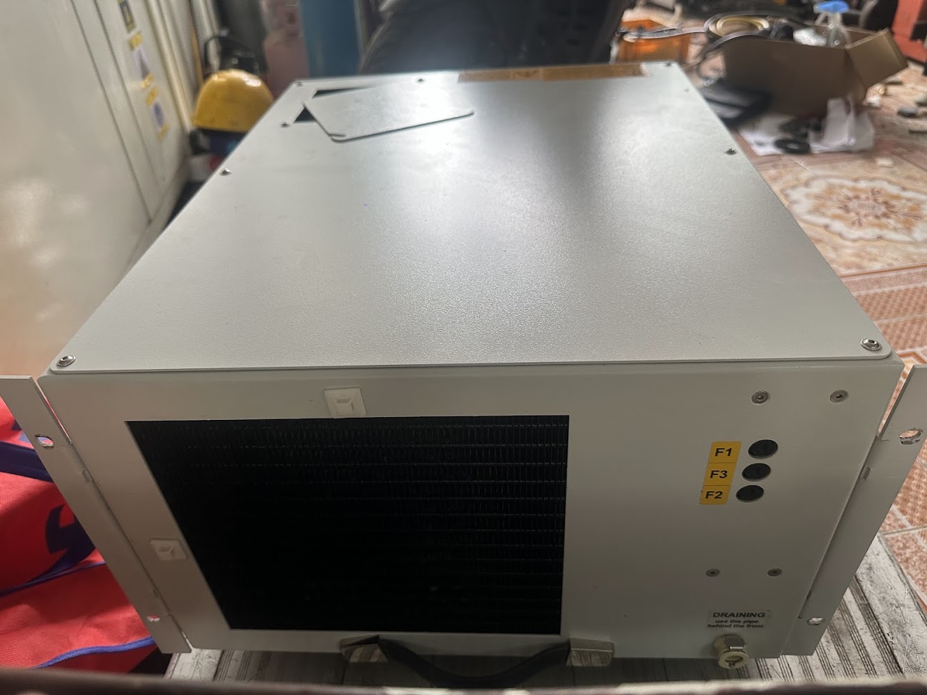 Cụm chiller công nghiệp với dàn ngưng – kiểm tra khi chiller báo lỗi áp suất cao